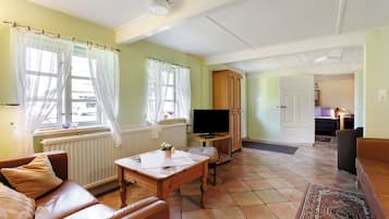 TV, table tennis, stereo