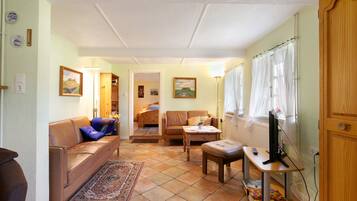 TV, table tennis, stereo