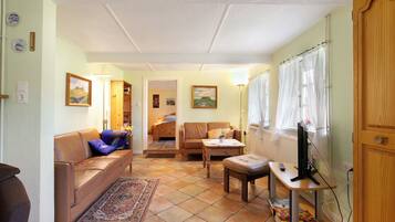 TV, table tennis, stereo