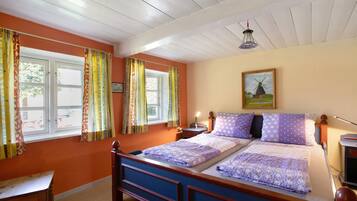 3 bedrooms, iron/ironing board, free WiFi, bed sheets