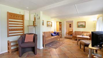 Télévision, table de tennis de table, chaßne hi-fi