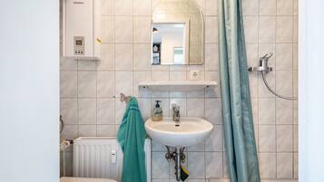 Bruser, hårtørrer, håndklæder