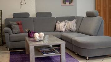 Fernseher, DVD-Player, Stereoanlage