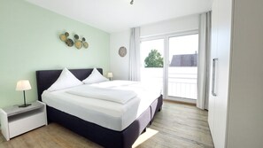 2 bedrooms, free WiFi, bed sheets - Holiday Apartment 'Dinkelbach Feriendomicil Objekt 2 D Summertime' with Lake View and Elevator (Bodolz)