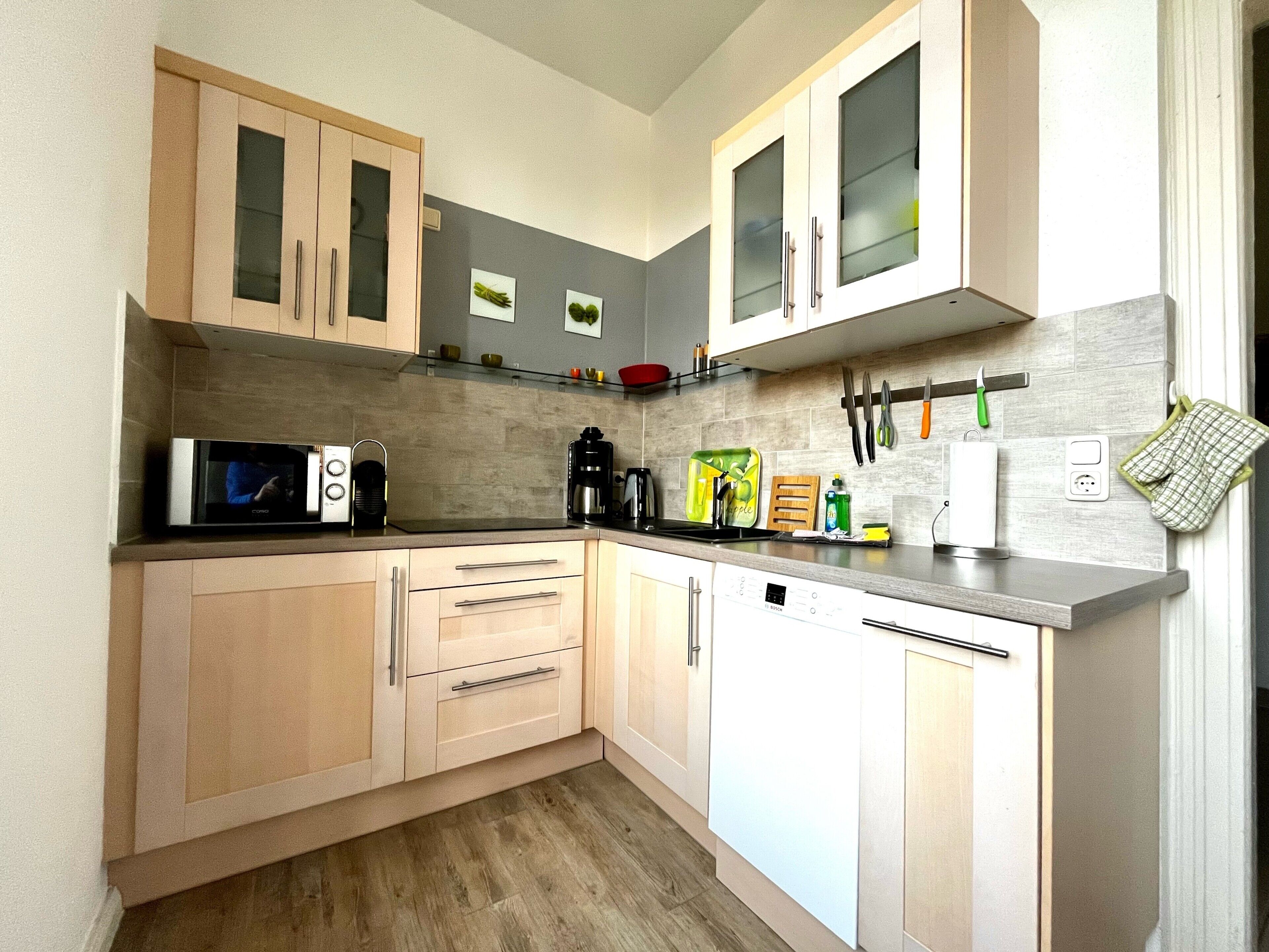 Fridge, microwave, stovetop, dishwasher