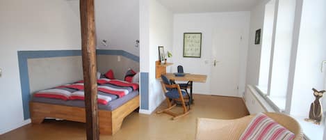 1 室のベッドルーム、WiFi (無料)、ベッドシーツ