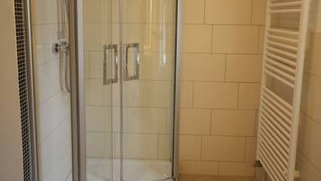 Douche, serviettes fournies
