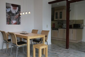 Dining - Villa 'Ferienwohnung Charlotte' with Shared Terrace, Shared Garden and Wi-Fi (Schierke)