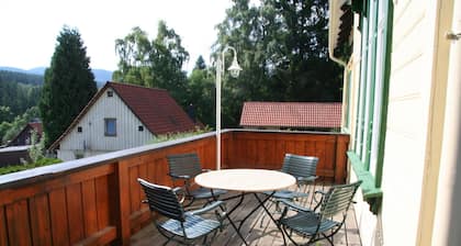 Villa 'Ferienwohnung Charlotte' mit Gemeinschaftsterrasse, Gemeinschaftsgarten und WLAN