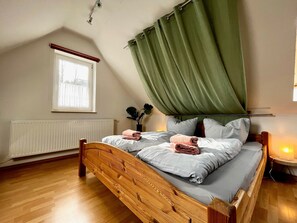 3 bedrooms, free WiFi, bed sheets