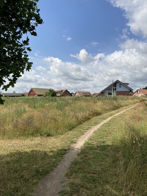 Property grounds - Holiday Home 'Haus Strandräuber Mit Sauna' with Private Terrace, Private Garden and Wi-Fi (Zierow)