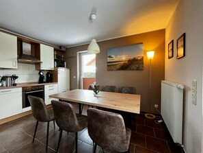 Réfrigérateur, four, plaque de cuisson, lave-vaisselle