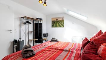 2 bedrooms, iron/ironing board, free WiFi, bed sheets