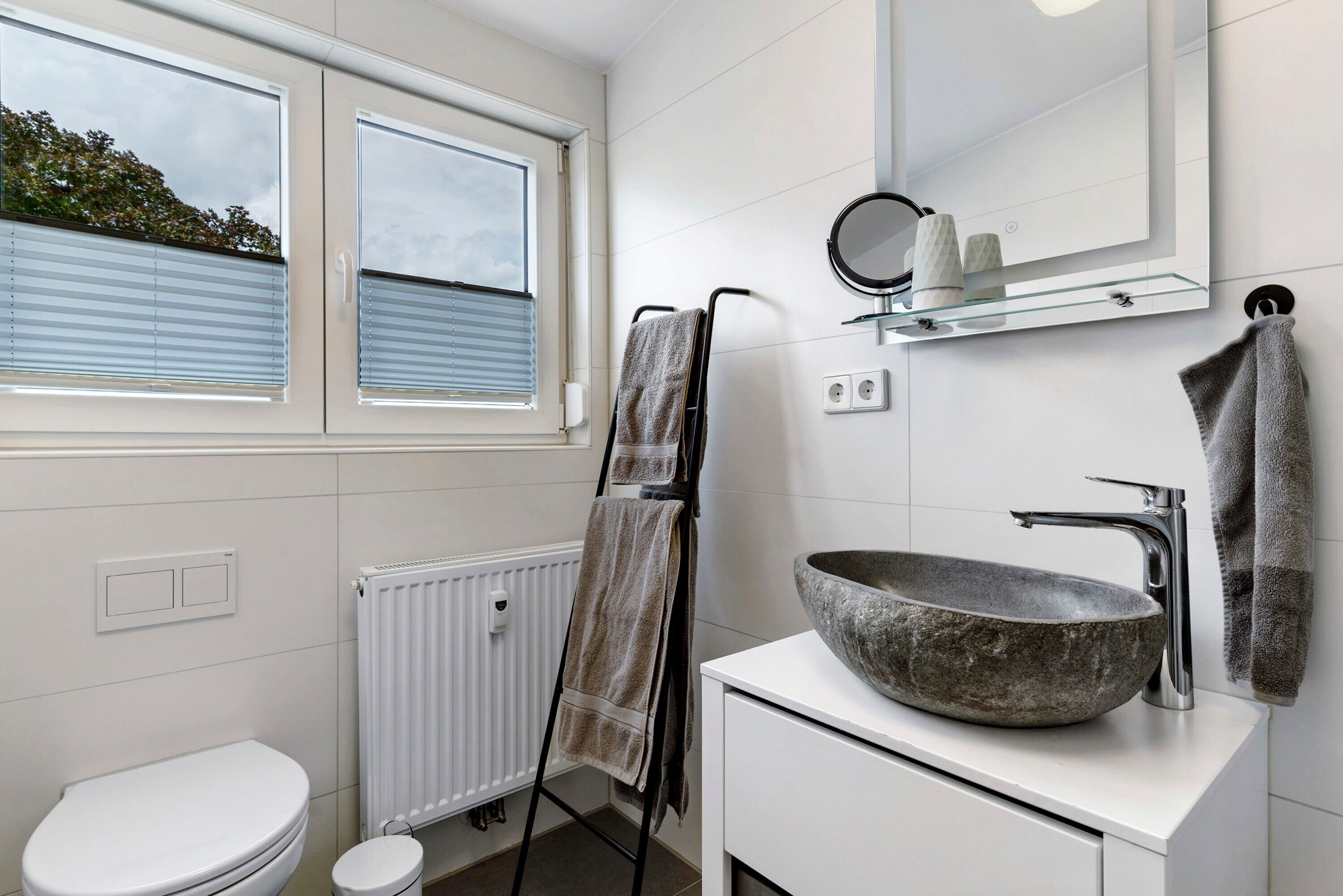 Een douche, een haardroger, handdoeken