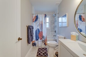 Hair dryer, towels - Pet-Friendly Decatur Home ~ 8 Mi to Downtown ATL! (Decatur)