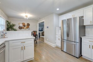Fridge, microwave, stovetop, dishwasher - Pet-Friendly Decatur Home ~ 8 Mi to Downtown ATL! (Decatur)