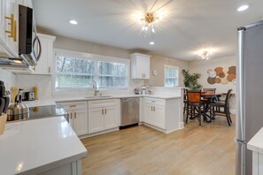 Fridge, microwave, stovetop, dishwasher - Pet-Friendly Decatur Home ~ 8 Mi to Downtown ATL! (Decatur)