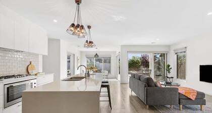 Impress on Empress I 6 BR Pet-Friendly Family Home