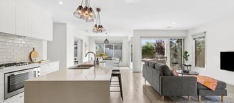 Impress on Empress I 6 BR Pet-Friendly Family Home