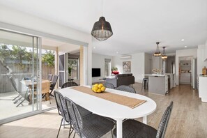 Dining - Impress on Empress I 6 BR Pet-Friendly Family Home (Ocean Grove)
