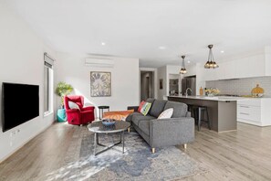 TV, offices - Impress on Empress I 6 BR Pet-Friendly Family Home (Ocean Grove)