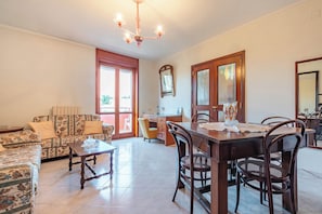 Smart TV 21-inci dengan saluran TV kabel