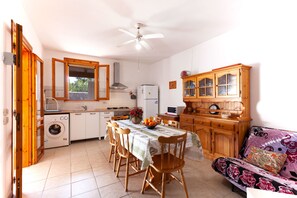 Standard House, 2 Bedrooms (Villetta Roma With Fancy Garden) | Private kitchen