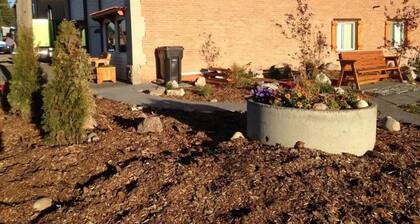 Historic 100-year-old lodging en route to Yellowstone Apt#1