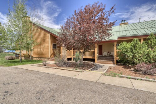 Pet-Friendly Treehouse Condo: Cozy, Great Location, Patio, Mountain Views, Near Dining & Hot Springs