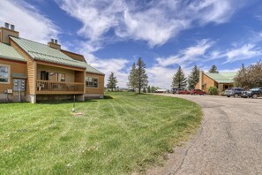 Unclassified image, 3 of 30, button