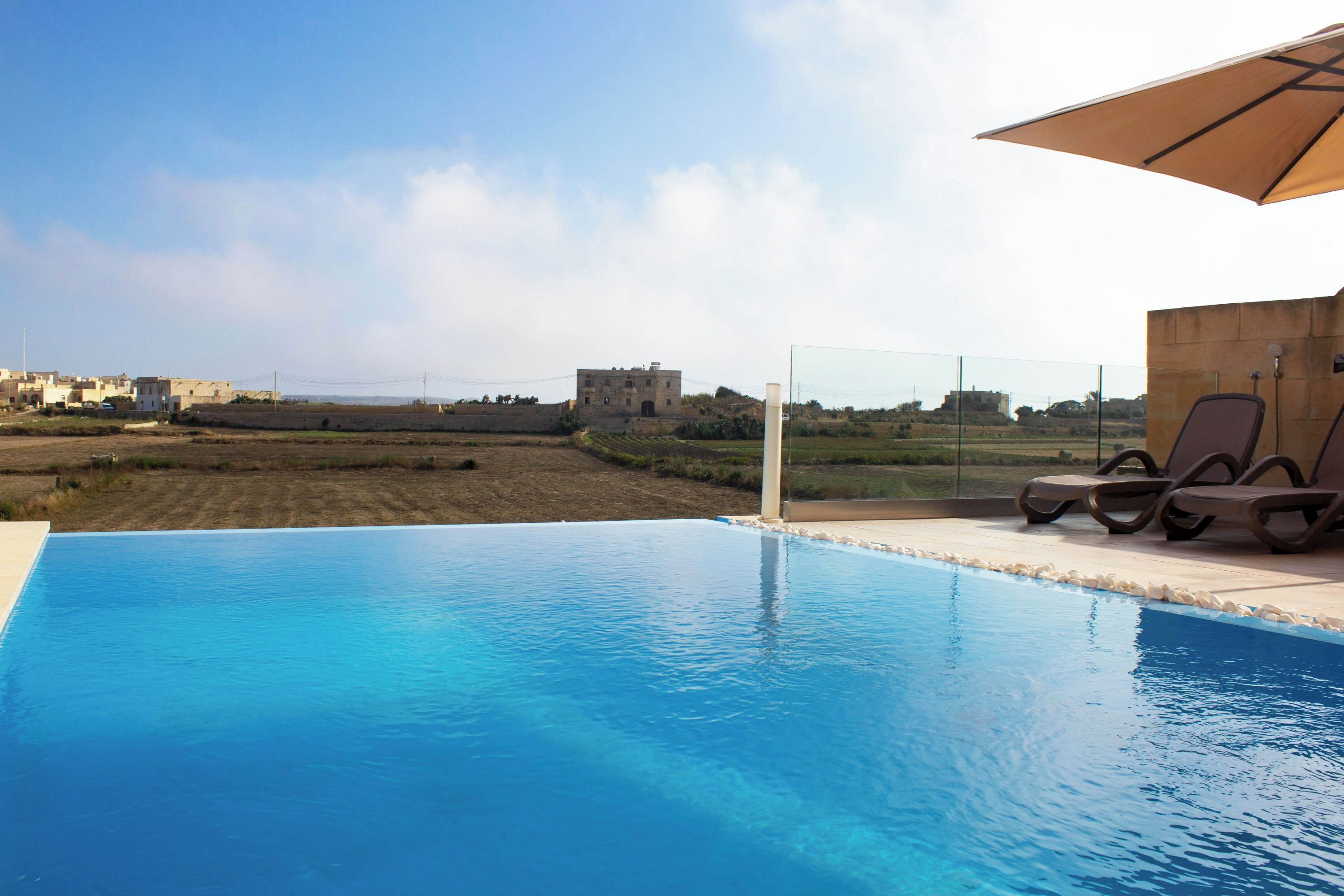 Casa adosada familiar, varias habitaciones (Kenn Gozitan villa and pool) | Piscina | Una piscina al aire libre