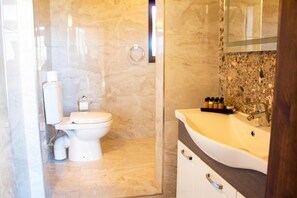 Family Townhome, Multiple Bedrooms (Kenn Gozitan villa and pool) | Bathroom - Kenn Gozitan Villa and Pool (Gharb)