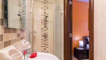 Family Apartment, Multiple Bedrooms (Maisonnette & Pool Ta'Cenc Sannat) | Bathroom | Combined shower/tub, hair dryer, towels, soap