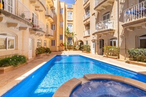 Familie appartement, meerdere slaapkamers (Maisonnette & Pool Ta'Cenc Sannat) | Zwembad | Een buitenzwembad