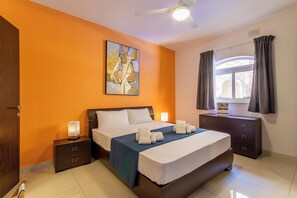 3 bedrooms, laptop workspace, iron/ironing board, free WiFi