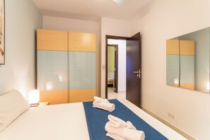 3 Schlafzimmer, laptopgeeigneter Arbeitsplatz, Bügeleisen/Bügelbrett