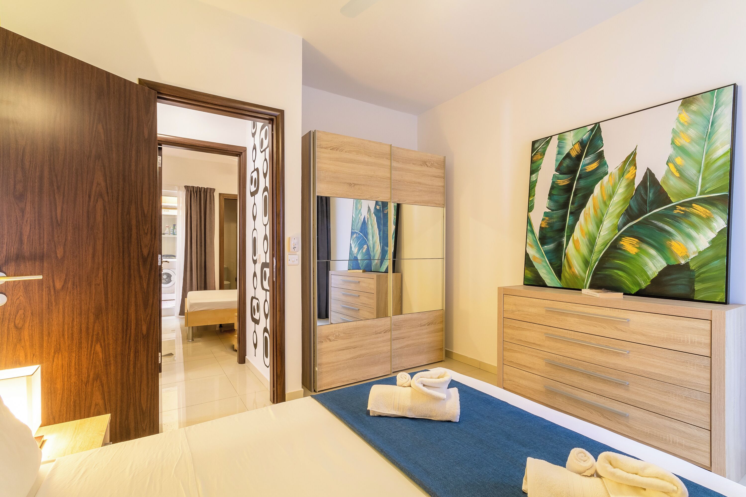 3 habitaciones y espacio para trabajar con laptop 