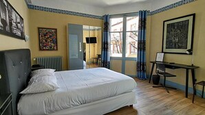 Habitación clásica doble de uso individual | Wifi gratis y ropa de cama