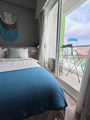 Comfort Quadruple Room | Bed sheets - Lose track of time (Magong)