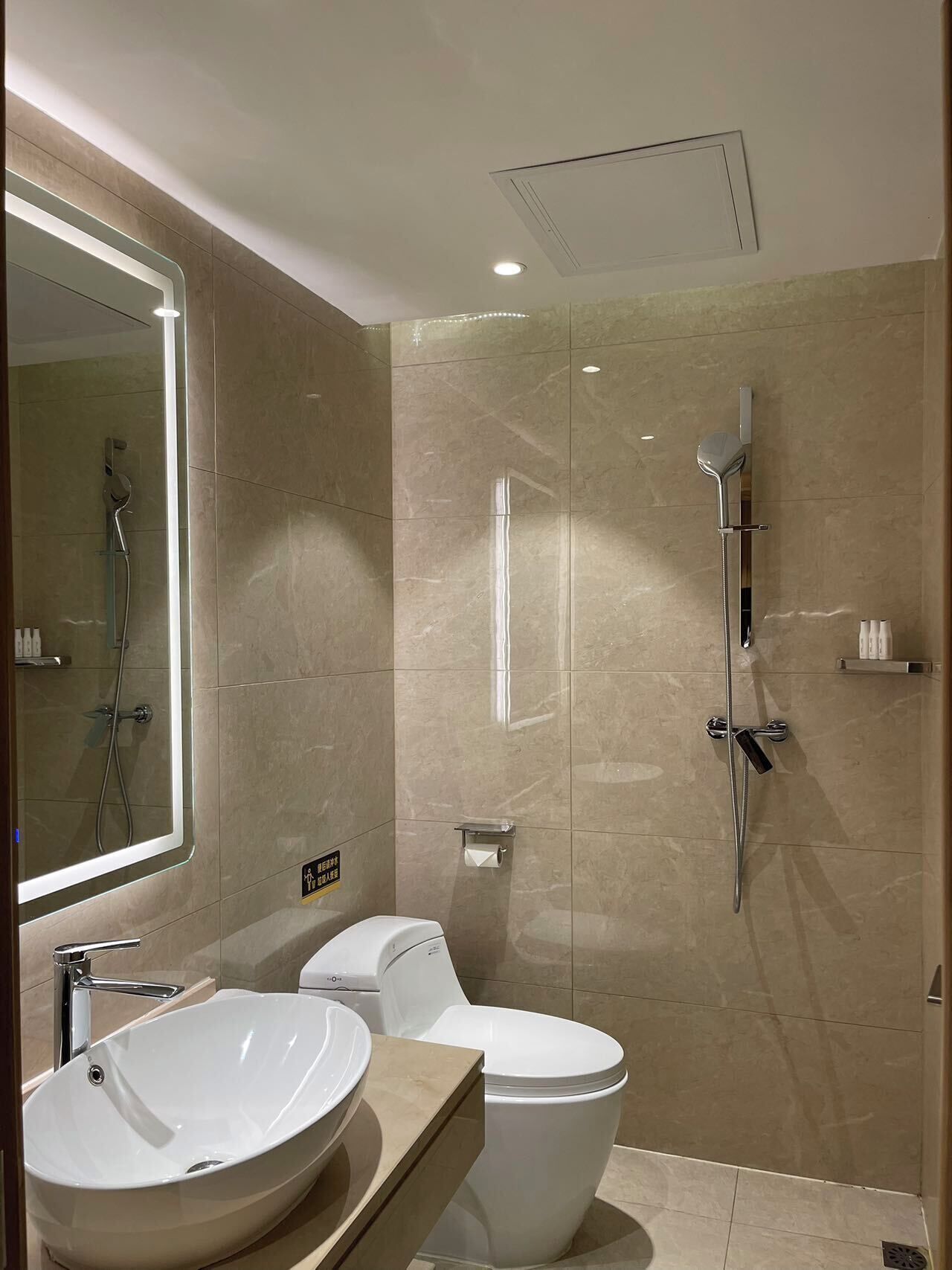 Standard Double Room | Bathroom