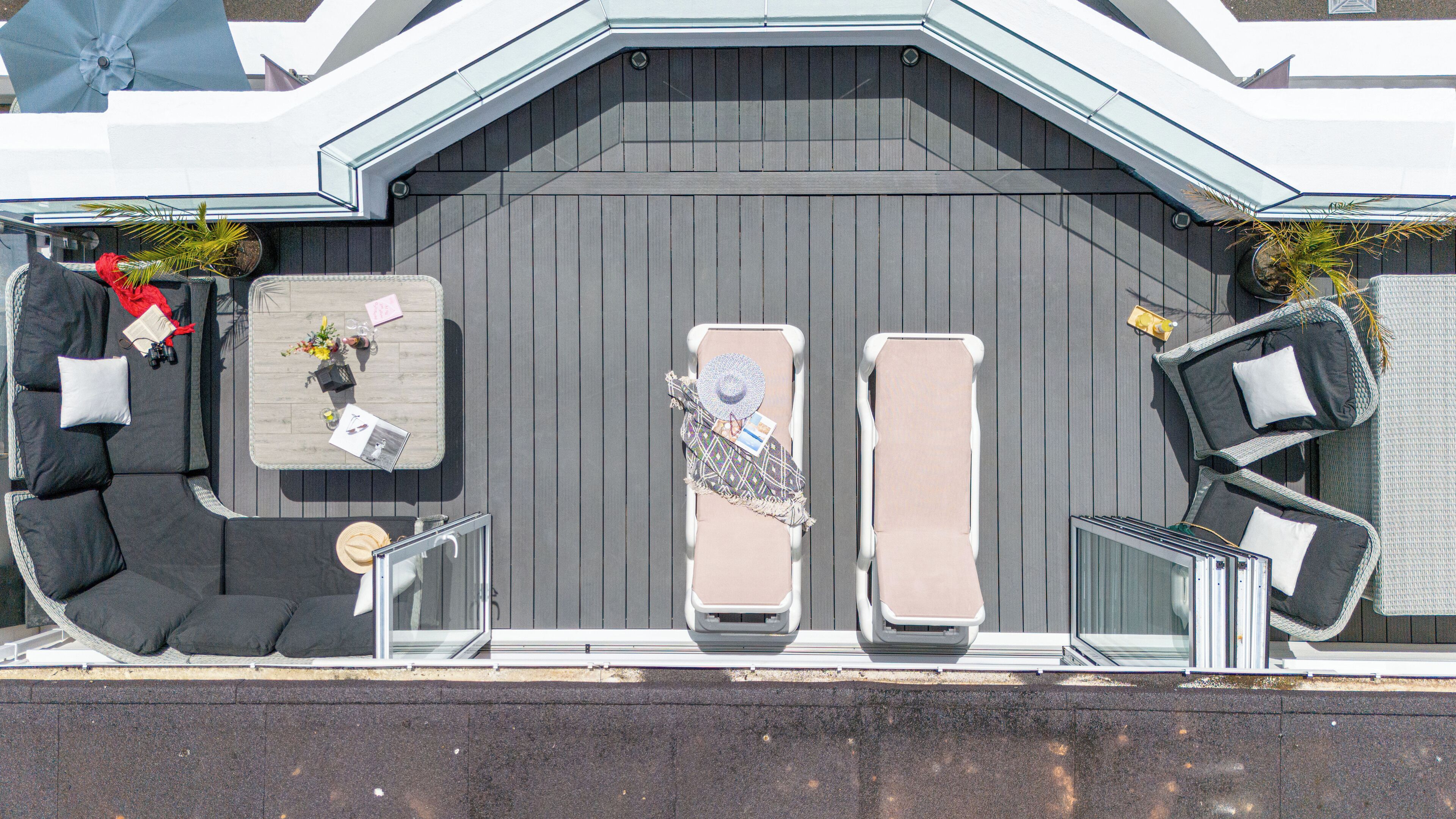 아파트, 침실 2개 (The Penthouse) | 발코니