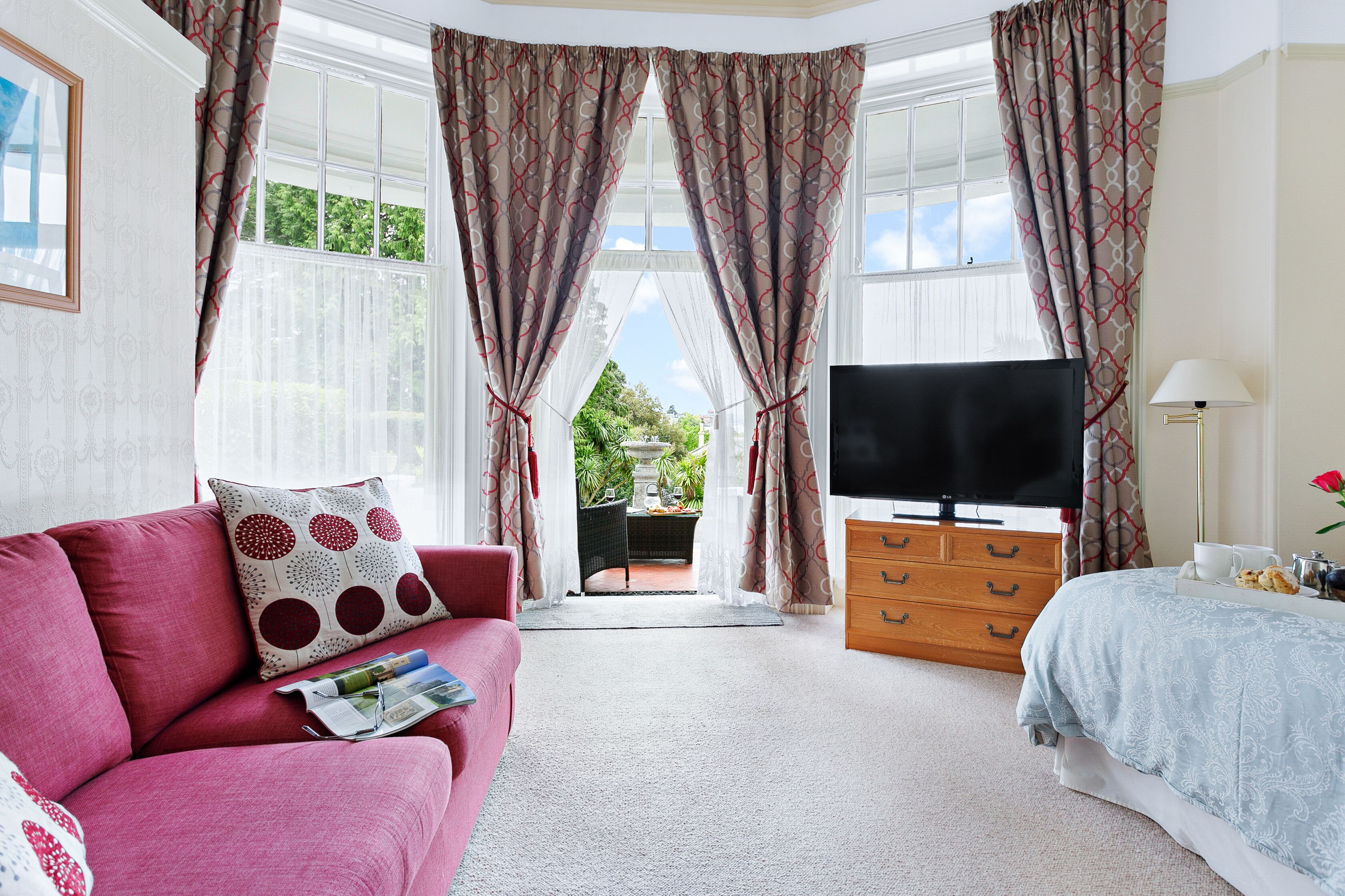 Monolocale Deluxe, 1 letto matrimoniale, accesso in sedia a rotelle, terrazzo (Venezia) | Area soggiorno | TV a schermo piatto 50 pollici con canali digitali, servizi in streaming