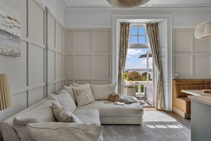 TV màn hình phẳng 50-inch có truyền hình kỹ thuật số, dịch vụ stream 