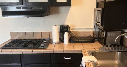 Perfect Bungalow\Casita in downtown Riverside, acros Riverside community college