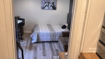 1 quarto, escrivaninha, ferros/tábuas de passar roupa, Wi-Fi de cortesia