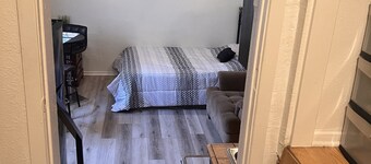 Perfect Bungalow\Casita in downtown Riverside, acros Riverside community college