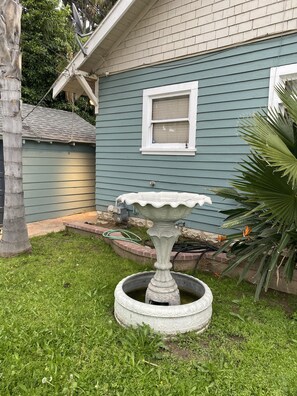Property grounds - Perfect Bungalow\Casita in downtown Riverside, acros Riverside community college (Riverside)