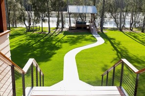 Property grounds - Neat Acres Farmhouse - Ultimate luxury riverside escape (Darawank)