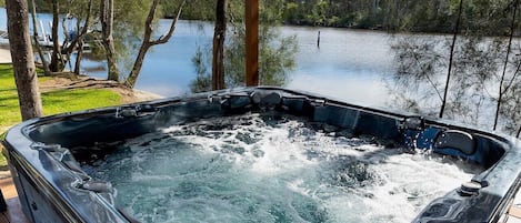 Outdoor spa tub