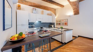 Apartemen Keluarga, 2 kamar tidur, microwave (Charming Apartment Next To Genoa's) | Dapur kecil pribadi